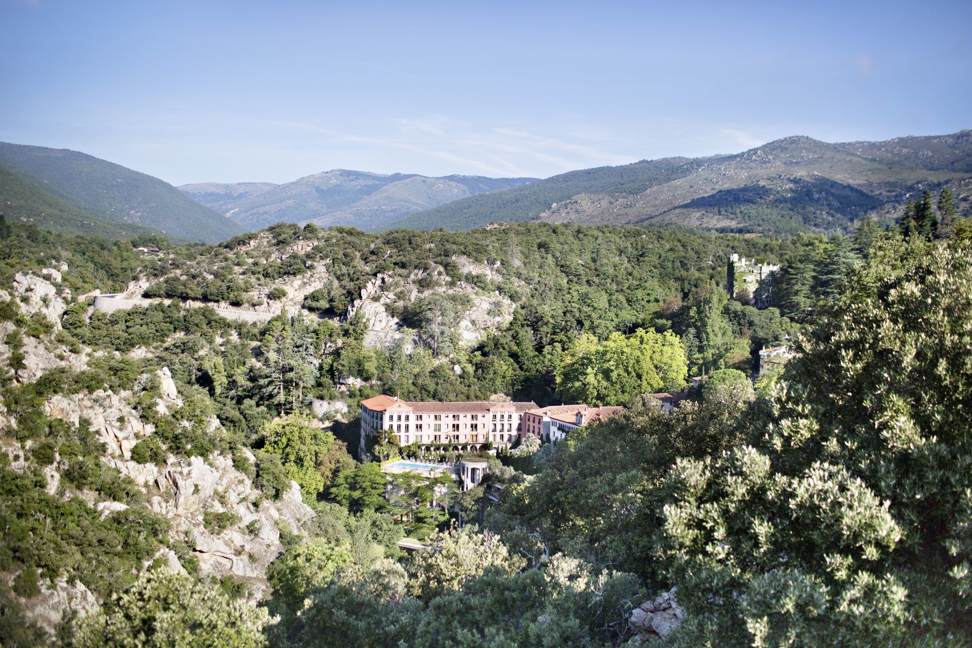 Chateau de Riell - Surrounding